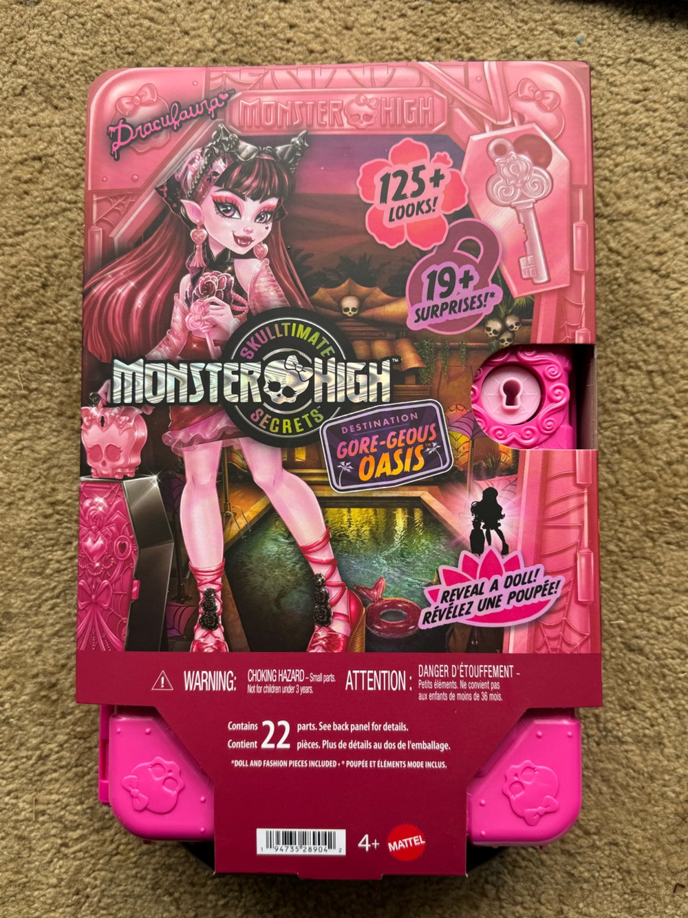 Monster High Skulltimate Secrets Gore-geous Oasis Draculaura
